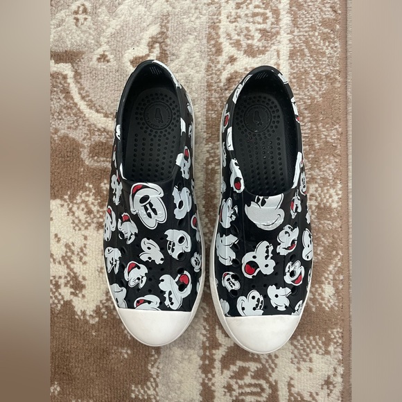 Native Disney Mickey Mouse - Picture 2 of 5